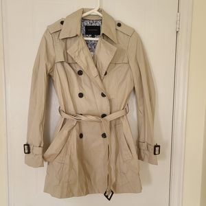 Banana Republic Trench Coat, XSmall, Natural.